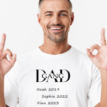 Load image into Gallery viewer, DAD&#39;s Gang, New Edition Shirt, bis 3 Namen mit /ohne Datum personalisierbar - Premium Shirt