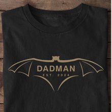 Load image into Gallery viewer, DADMAN 2024 Premium Edition, Datum personalisierbar - Premium Shirt