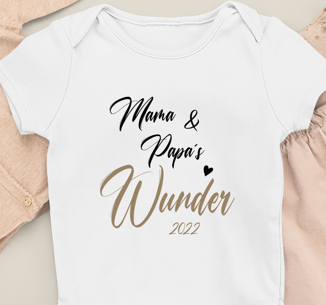 Mama and papa's miracle - organic baby body white - personalized year of birth