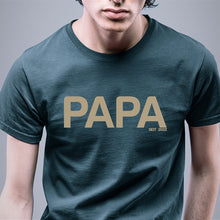 Load image into Gallery viewer, PAPA SEIT... T-Shirt Modern Edition navy - date personalisable