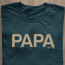 Load image into Gallery viewer, PAPA SEIT... T-Shirt Modern Edition navy - date personalisable